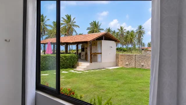 Vista do jardim e do campo a partir de uma suíte