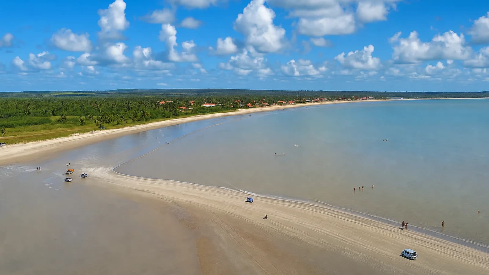 Banco de areia e mar vistos do alto em Lucena