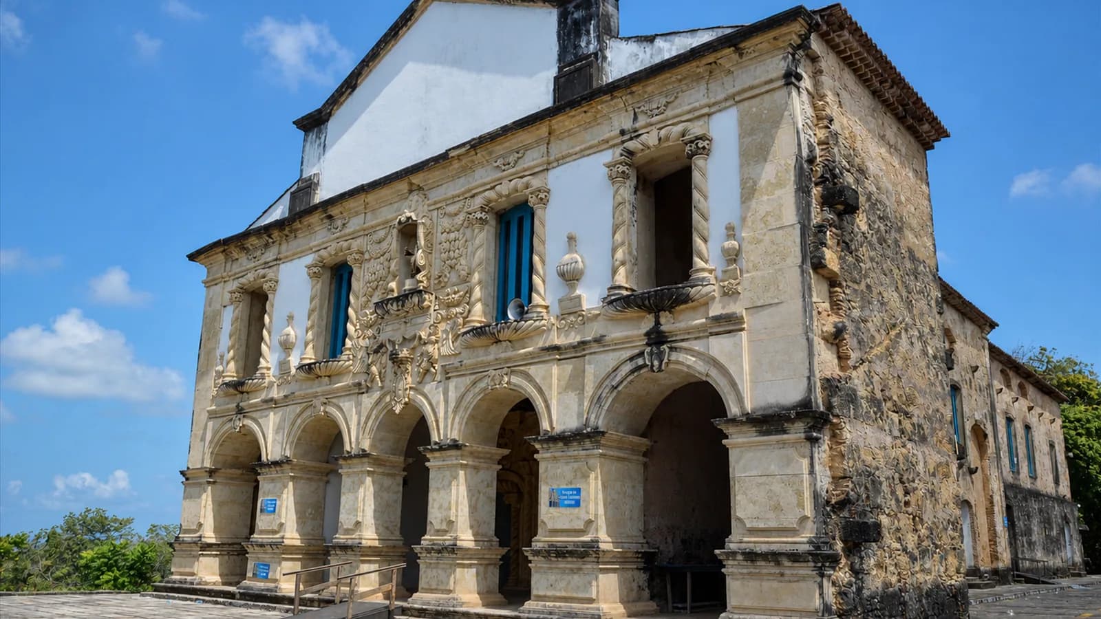 Fachada histórica da Igreja de Nossa Senhora da Guia
